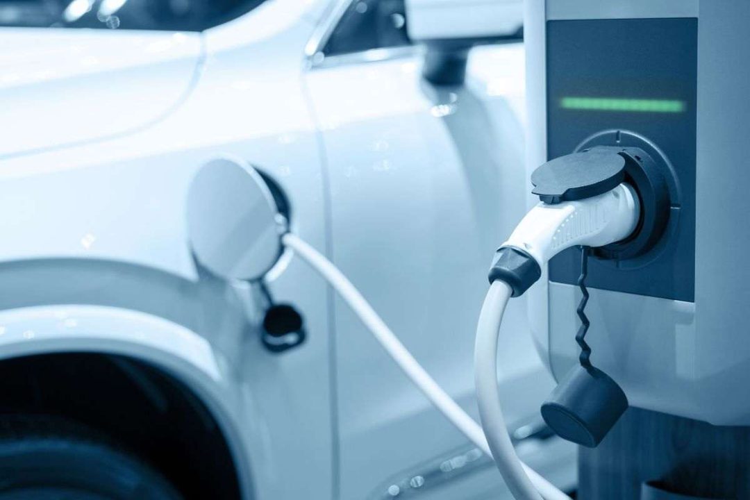 auto elettriche batteria che ricarica in 10 minuti