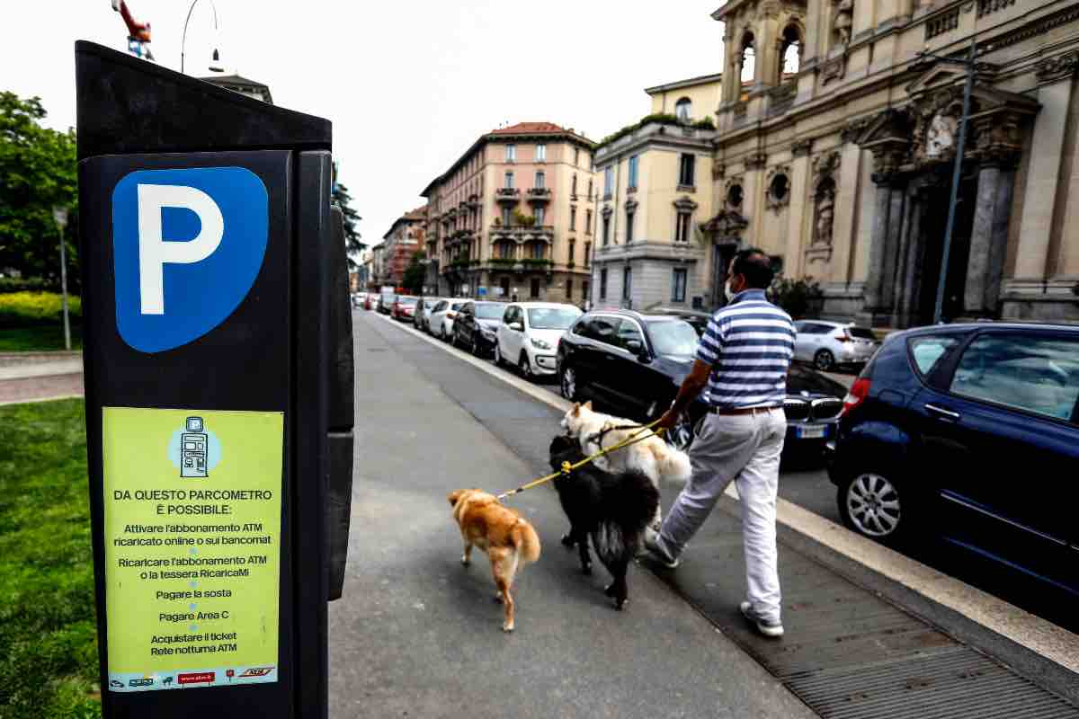 Le regole per il pisolino in auto in Italia