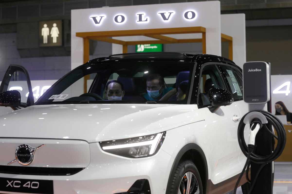 Volvo problemi consegne EX30