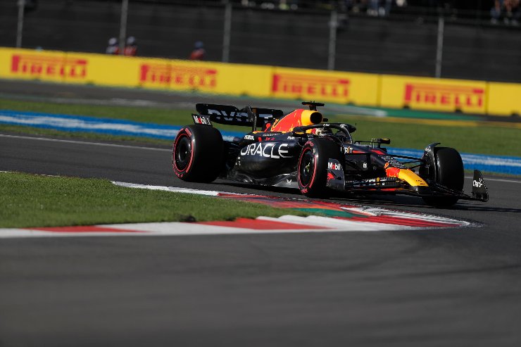 Max Verstappen al posto di Hamilton