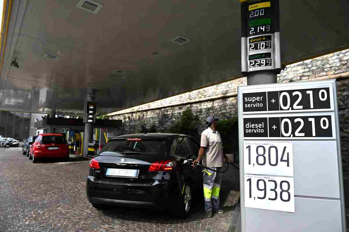 Fine obbligo esposizione cartello prezzo medio benzina