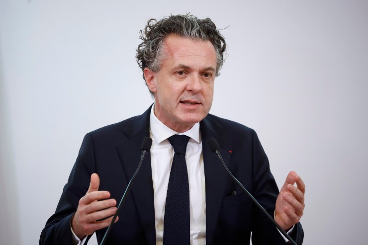 Christophe Bechu Governo Francia cambio incentivi bonus auto elettrica