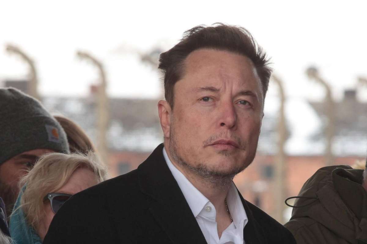 Elon Musk promozione software guida autonoma Tesla