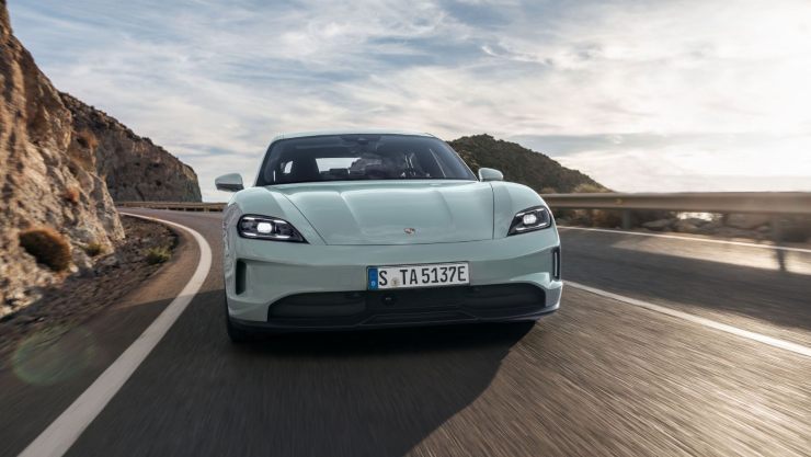 Porsche Taycan potenza motore nuovo modello elettrico