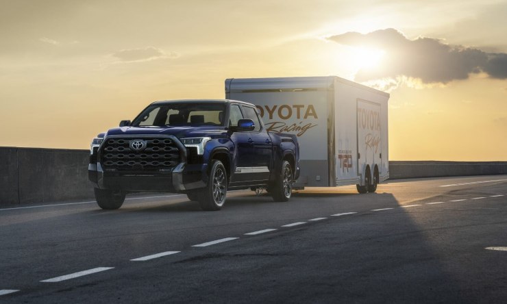 Toyota Tacoma Tundra novità elettrico ibrido USA