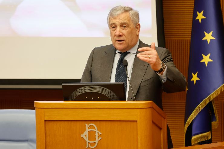 Antonio Tajani annuncio Stellantis addio Italia