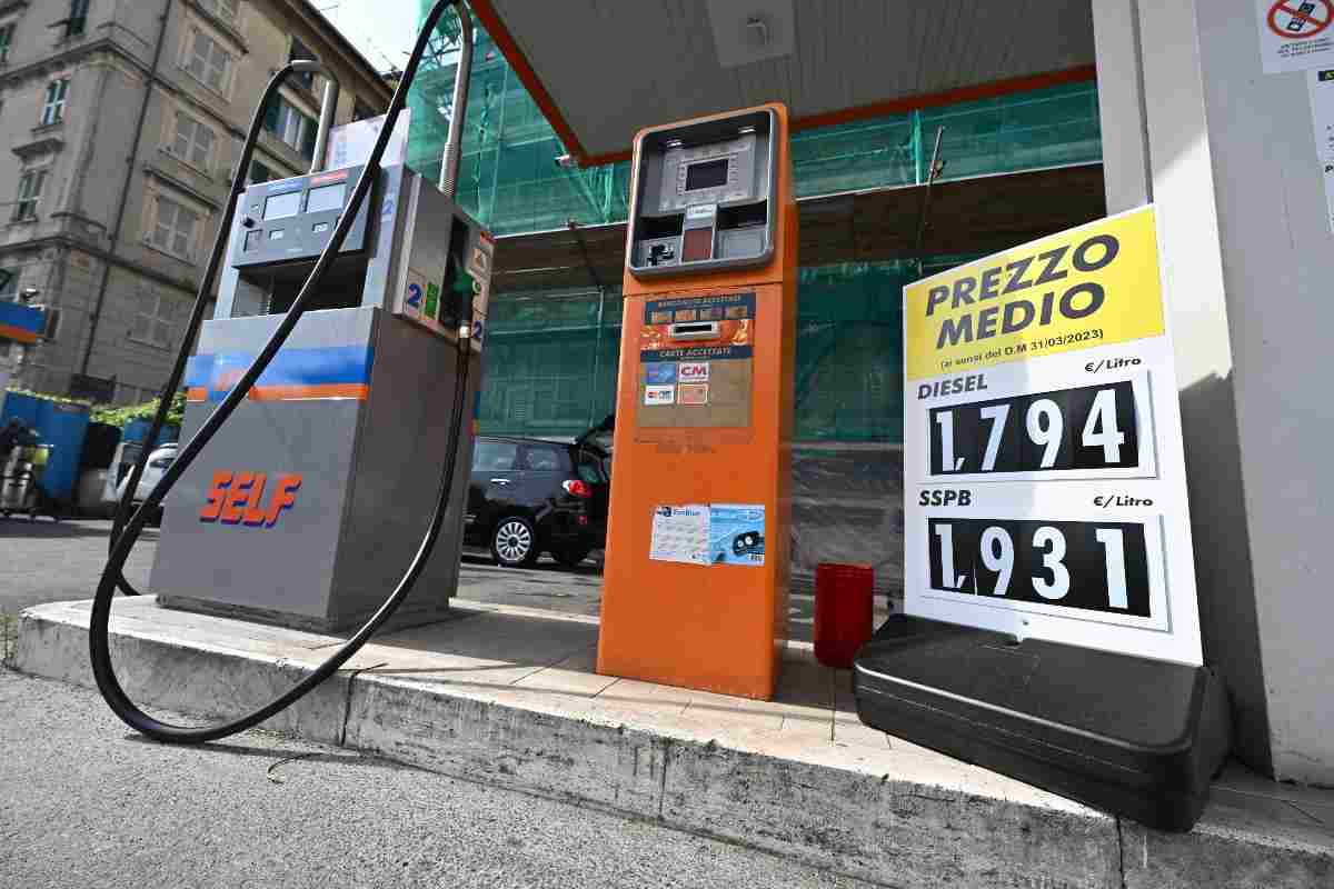 tassa benzina governo italia auto elettriche accise