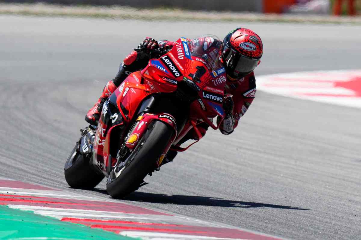 Ducati Streetfighter V2 occasione moto MotoGP vantaggi accessori