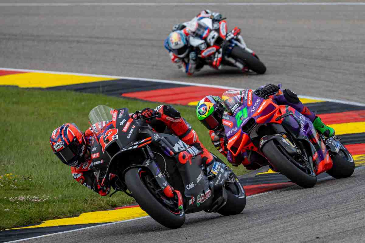 guidare motogp in pista