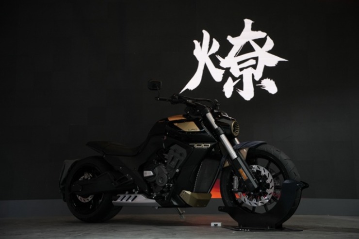 Benda LCF 700 cruiser cinese incredibile