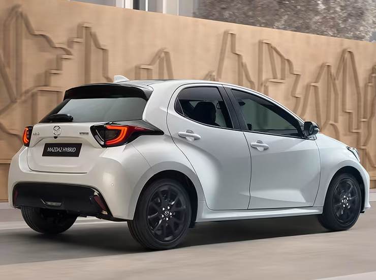 mazda 2 utilitaria giappone