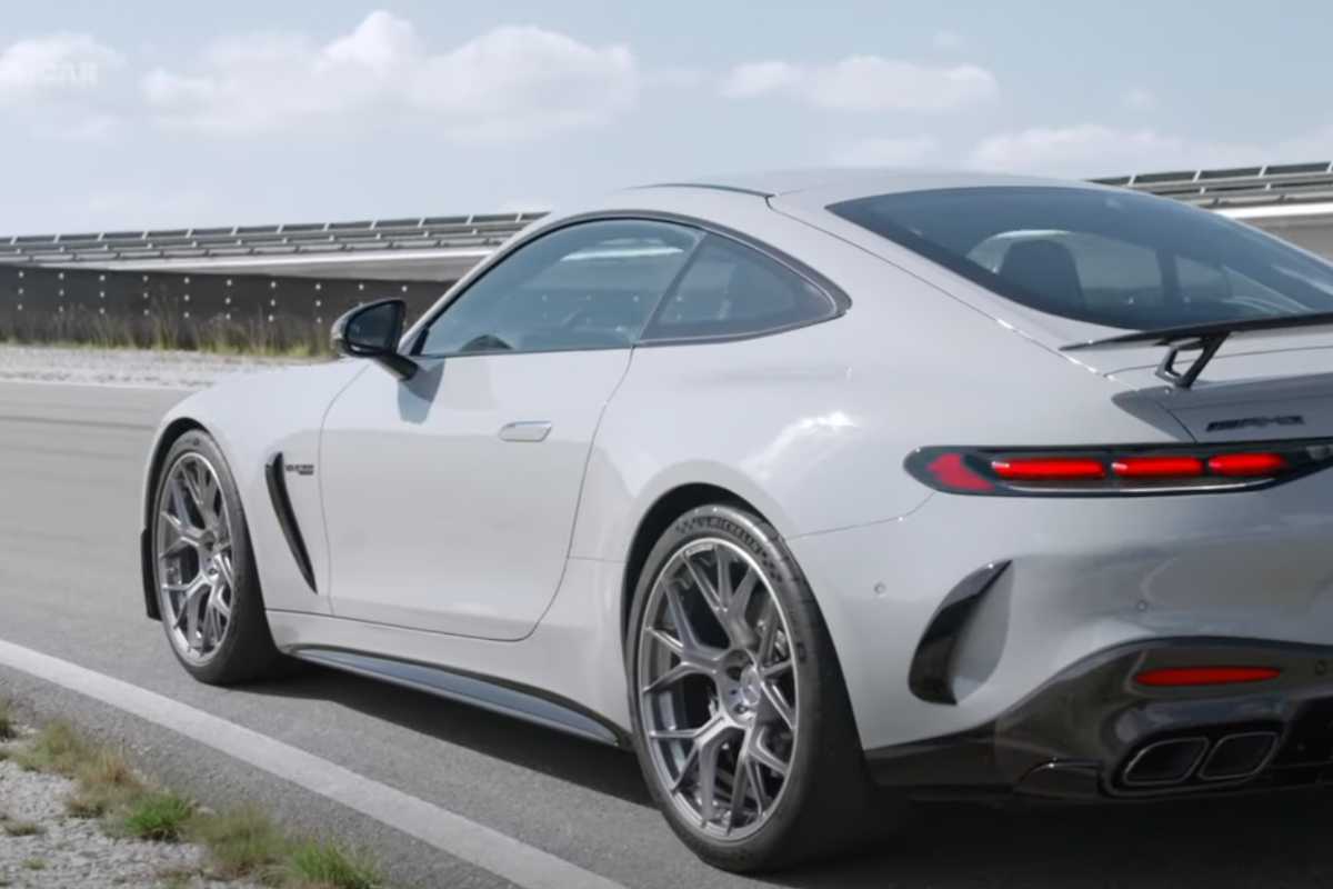 Mercedes AMG GT 63 Pro colpo di scena