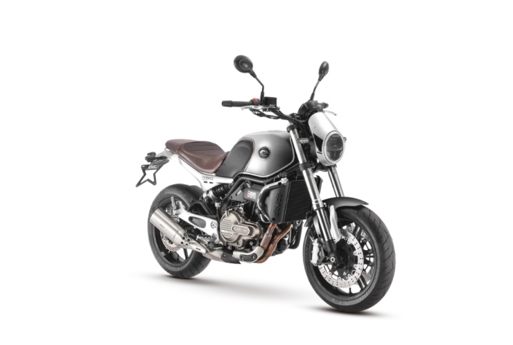 QJ Motor SRV 550 la nuova naked cinese