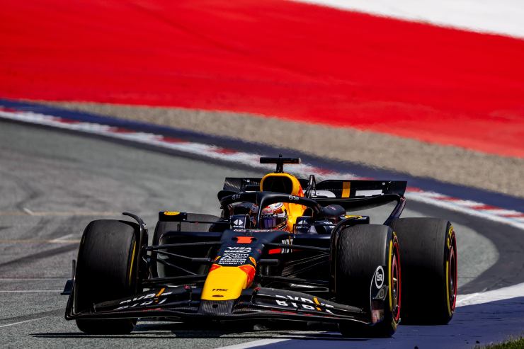 Verstappen e i problemi alla Copse