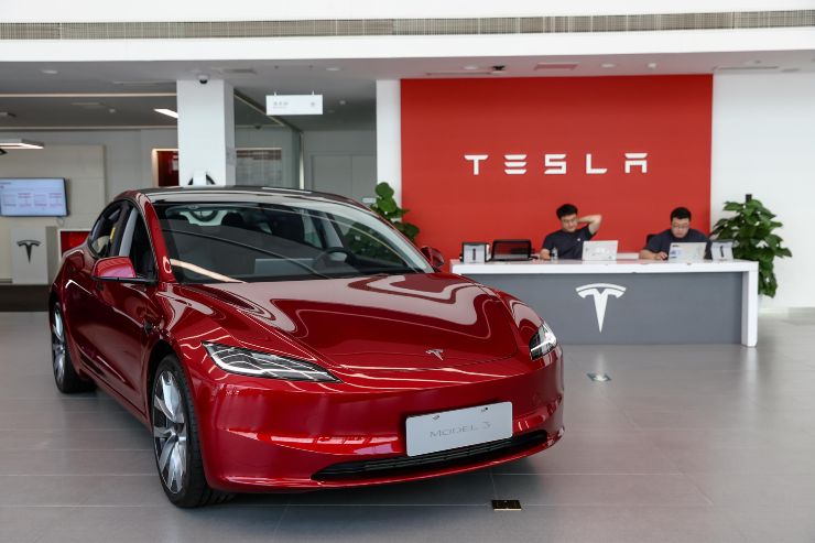 Tesla lancia il parental control