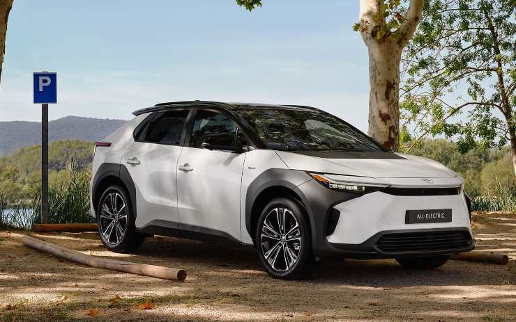 Toyota cambia le auto elettriche