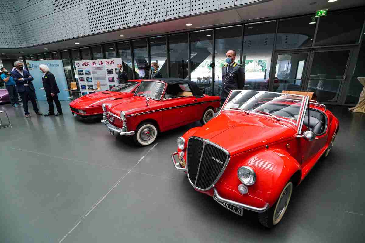 Auto lusso asta modelli abbandonati