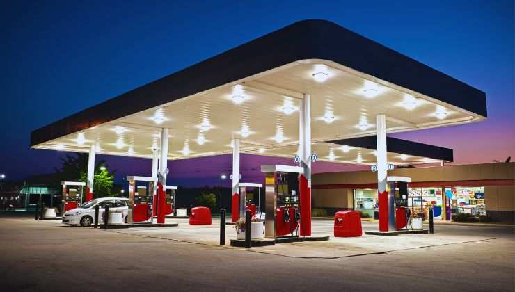 Benzina prezzi bassi