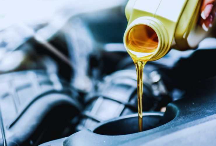 Cambiare l'olio del motore