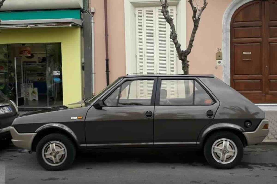 Fiat Ritmo 65 grigia Vasco Rossi