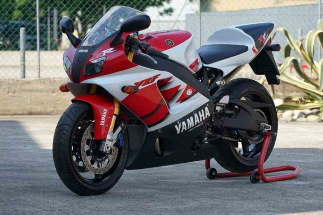 Yamaha R7 nuova prezzo